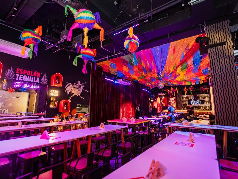 La sucursal en Millennium Plaza tiene capacidad para más de 200 personas.