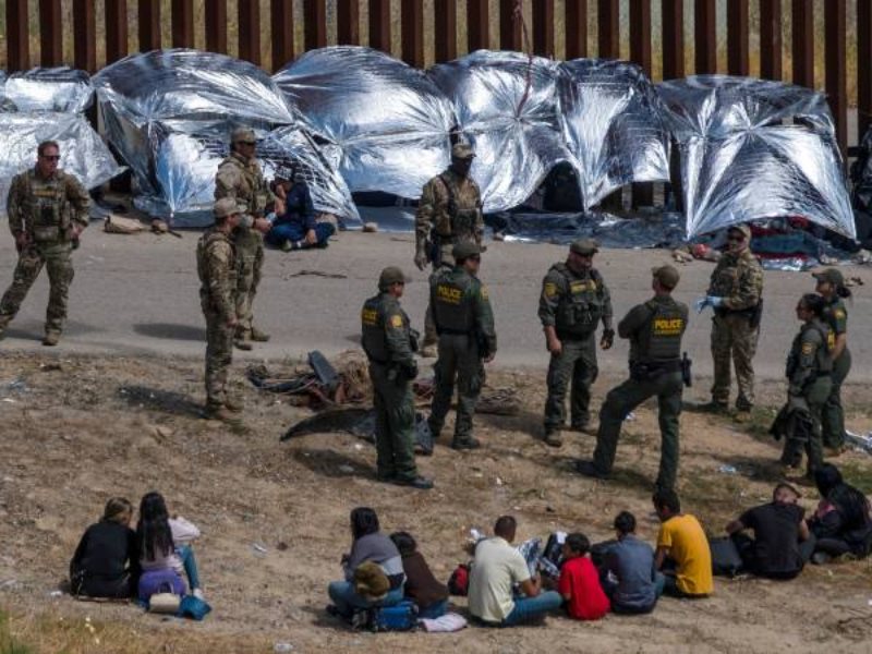 Autoridades de Estados Unidos alertaron sobre videos engañosos que promueven supuestos cruces seguros en la frontera.