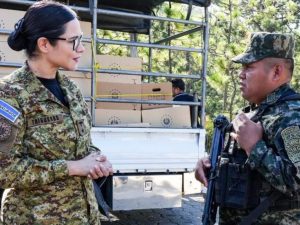 ministra-paquetes-honduras-el-salvador