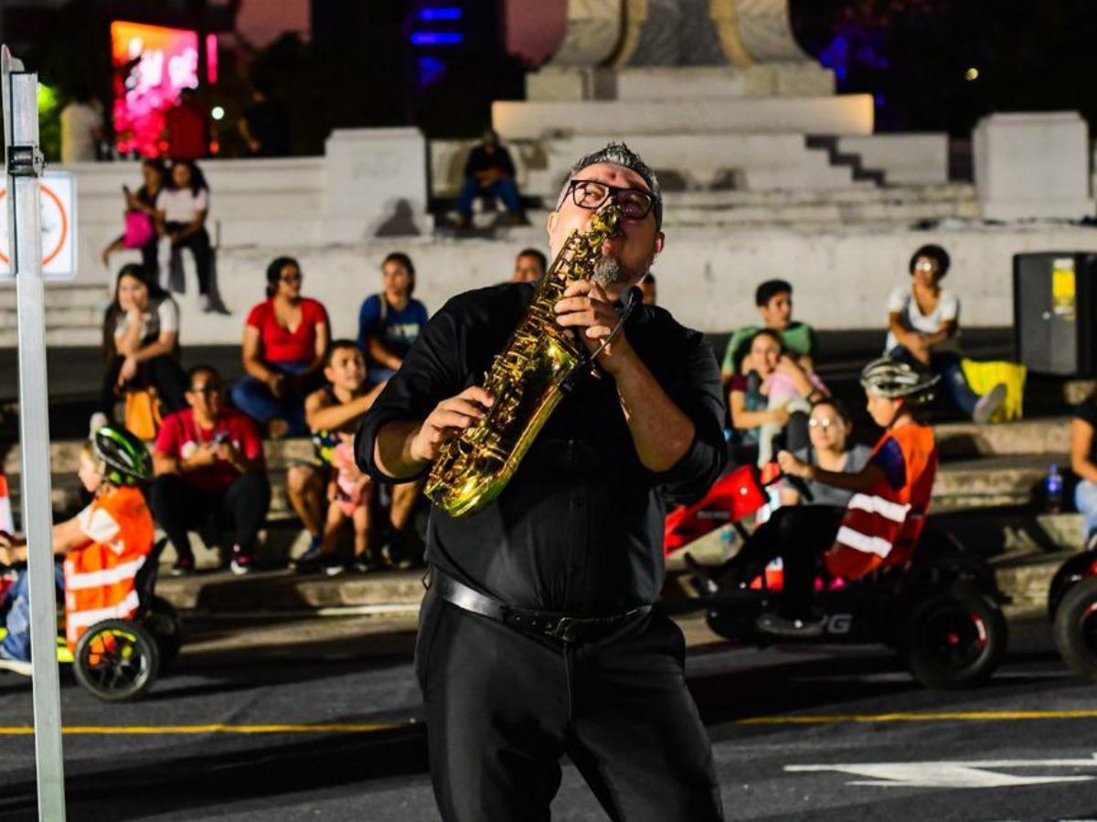 El Centro Histórico de San Salvador tendrá música en vivo frente a la BINAES este domingo por la noche.