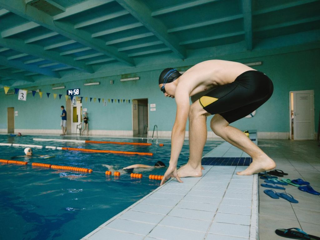Las piscinas del INDES abren sus puertas a salvadoreños que desean practicar natación con apoyo de instructores especializados.