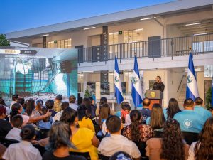 Nayib Bukele inaugura 70 escuelas. Foto X Casa Presidencial