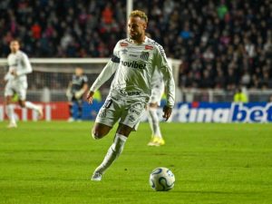 Neymar se peleó con el hijo de Robinho. Foto AFP