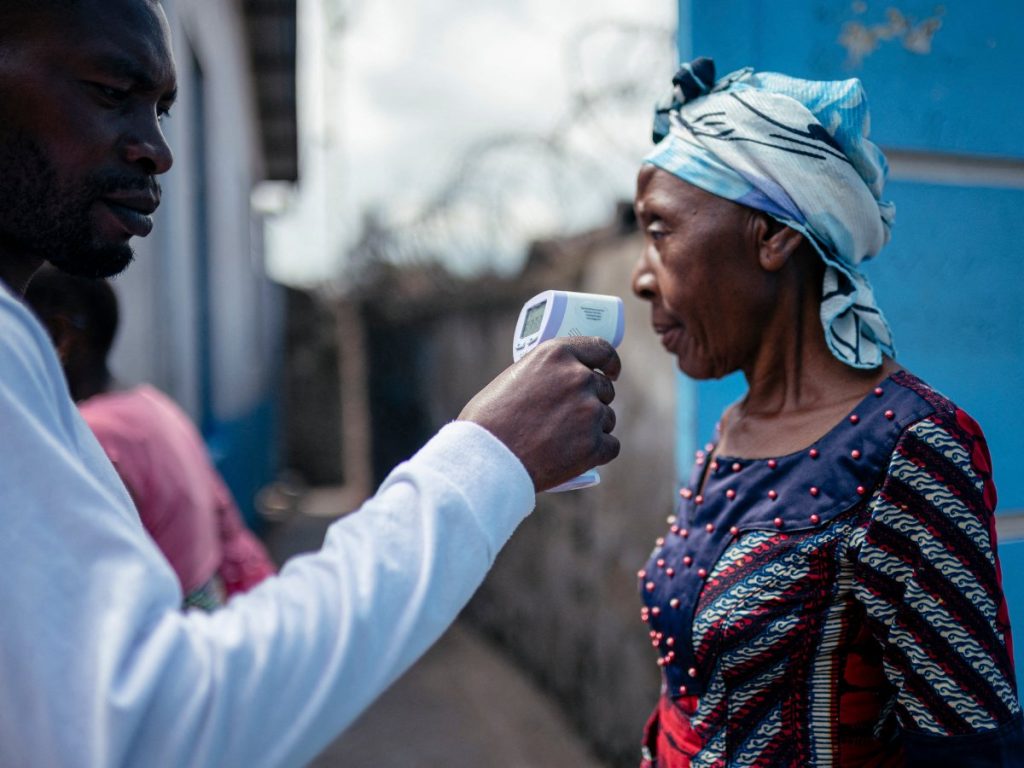 OMS declara emergencia internacional por brote de ébola en RD Congo