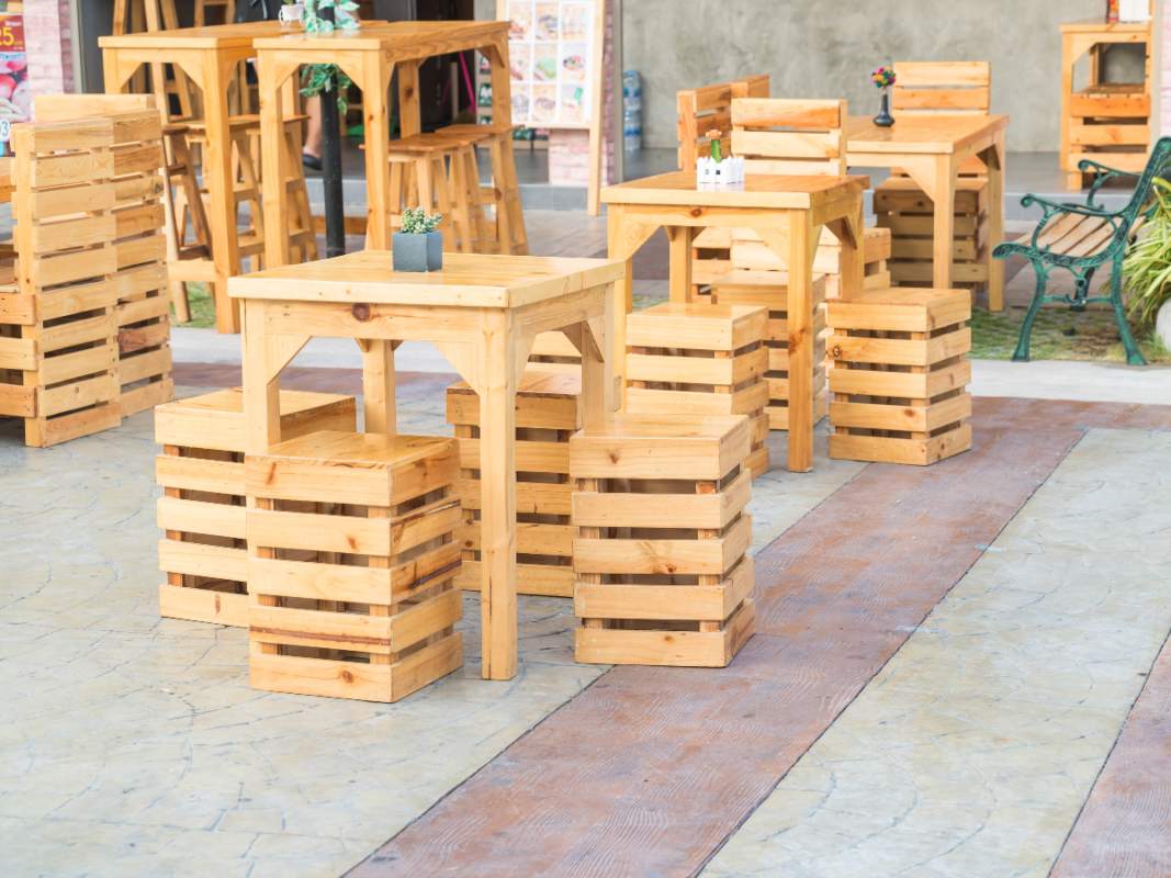 El taller busca enseñar a crear muebles rústicos utilizando pallets reciclados. Foto / Freepik