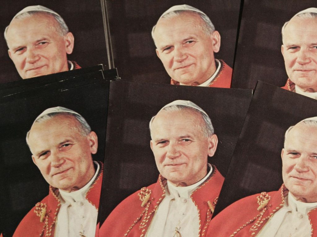 León XIV conmemora en el Vaticano el atentado contra Juan Pablo II ocurrido en 1981.