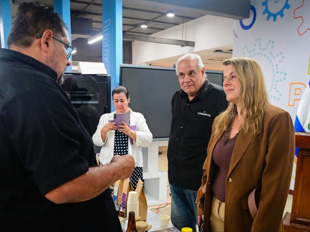 La actividad buscó conectar a productores salvadoreños con oportunidades de negocio en Israel. Foto / Secretaría de Prensa
