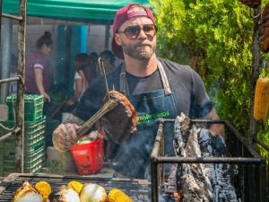 La degustación es parte clave de la Ruta del Asado, donde los consumidores prueban antes de comprar. Foto: cortesía MAG.