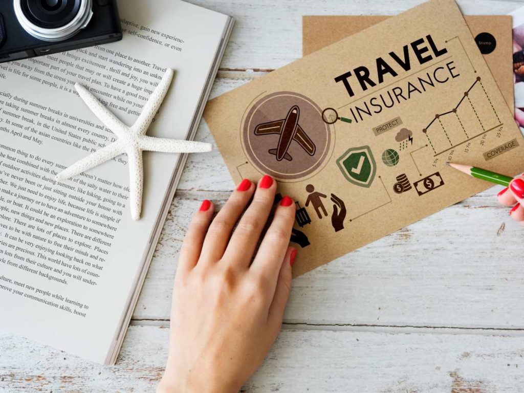 La diáspora, turistas extranjeros e inversionistas deben revisar coberturas de salud, repatriación, equipaje y cancelación antes de visitar la región.