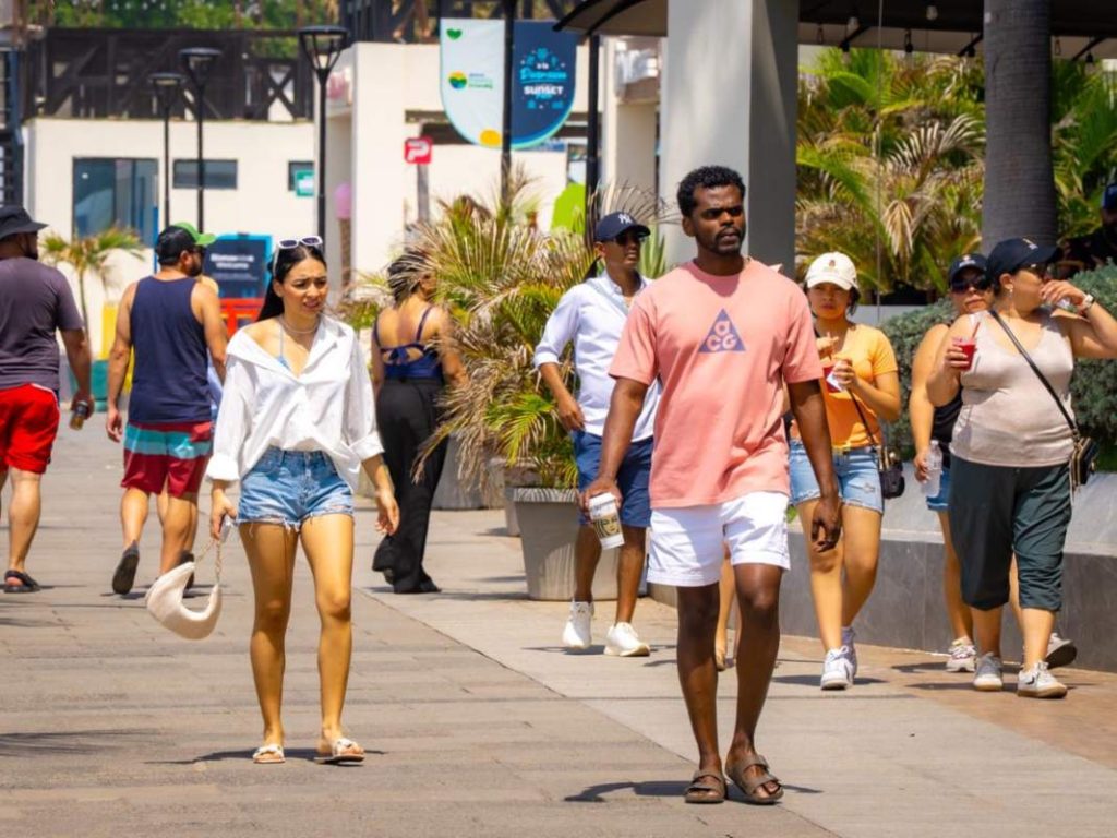 Alta afluencia de turistas se registra en la costa salvadoreña