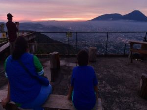 Caminata nocturna y campamento en exteleférico