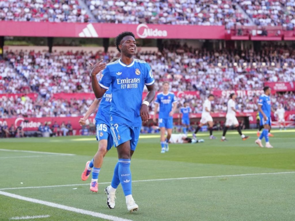 Vinicius celebra su gol ante el Sevilla. Foto AFP