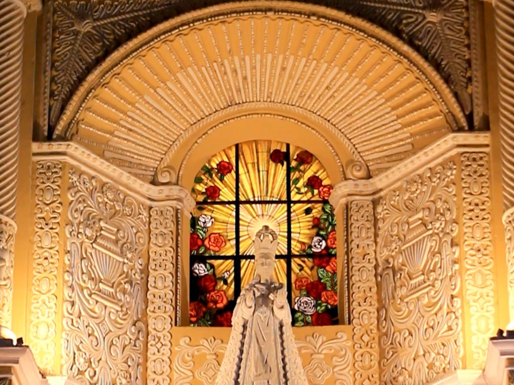 Vitrales by Margarita Llort dan luz a la Iglesia La Merced