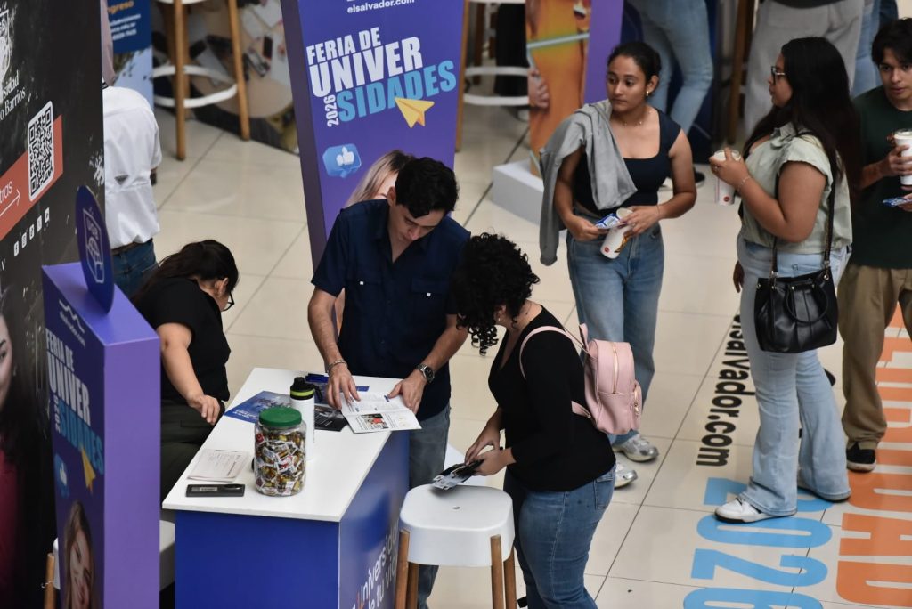 Universidades e instituciones especializadas brindaron información de primera mano sobre programas académicos y procesos de admisión. Foto/ Miguel Lemus