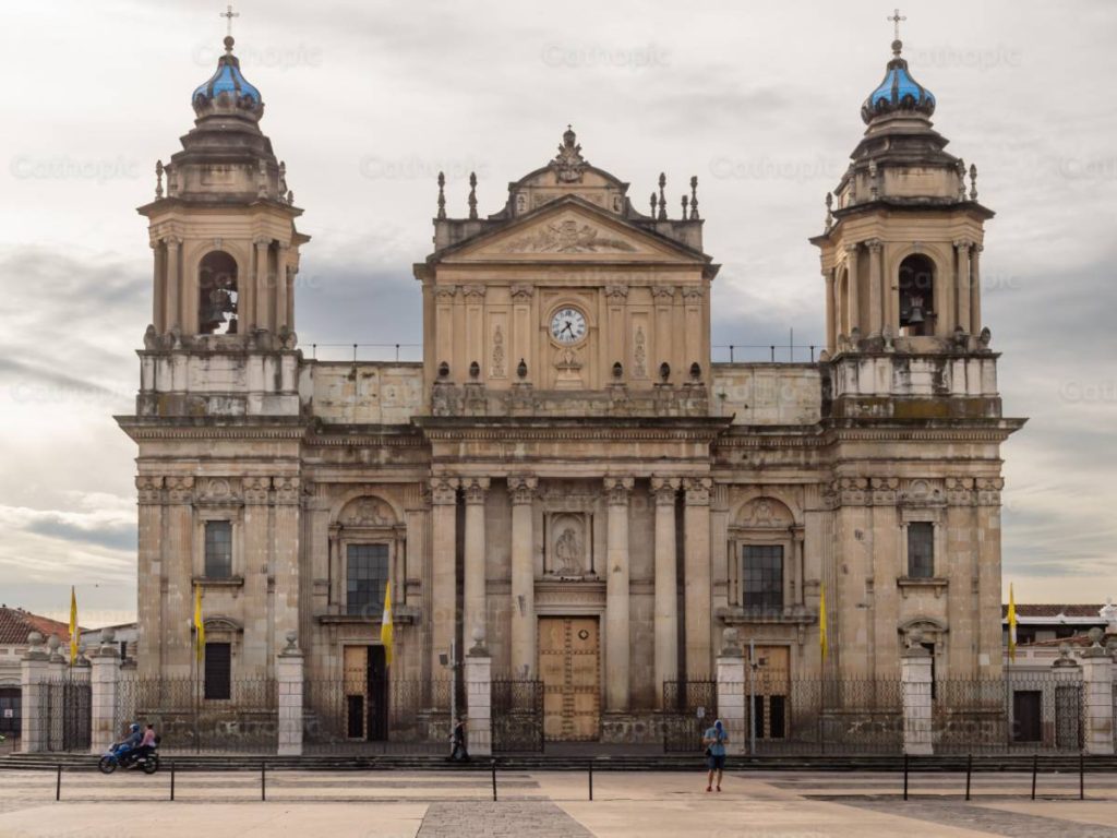 La Catedral Metropolitana de Guatemala resguarda siglos de historia, arte y tradición en el corazón de la capital guatemalteca.