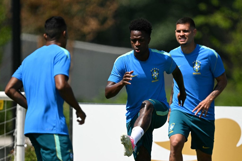 Vinicius Junior (C) en entrenamiento previo al partido ante Marruecos en el Mundial 2026. Foto AFP