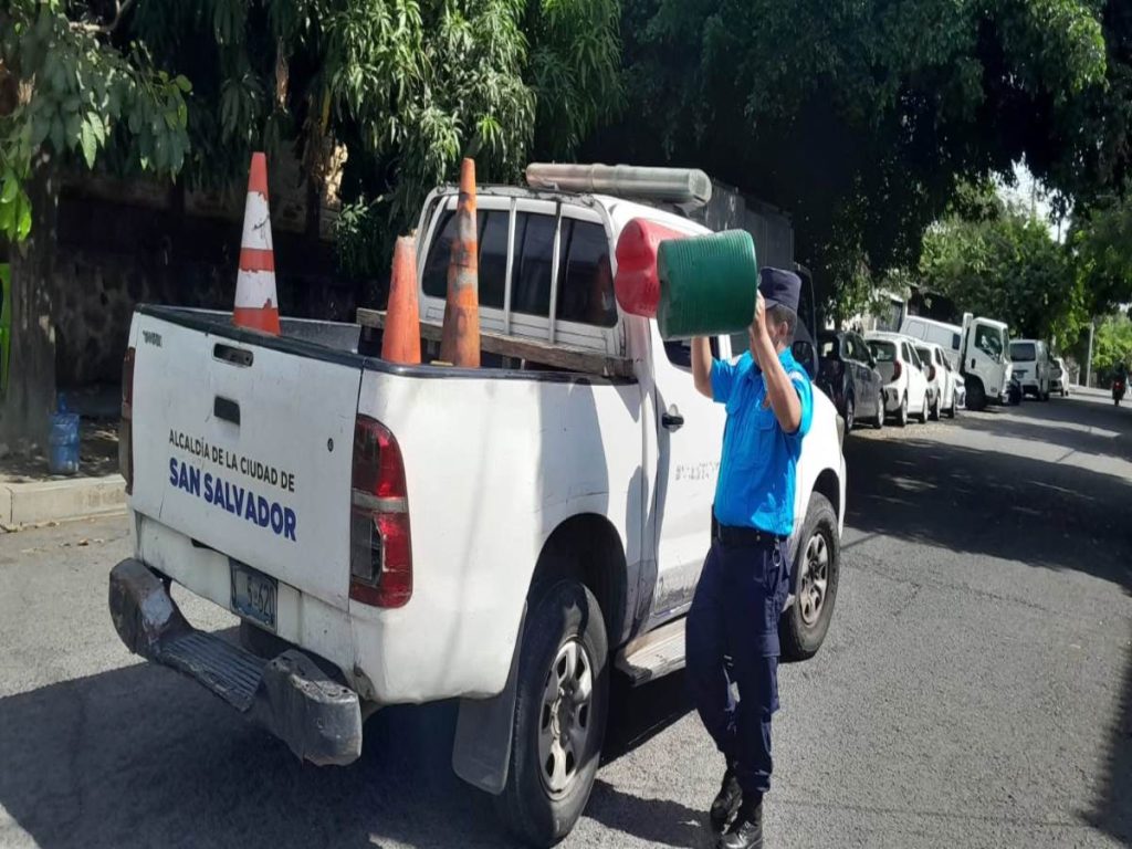 Agentes del CAM-bidones de plásticos