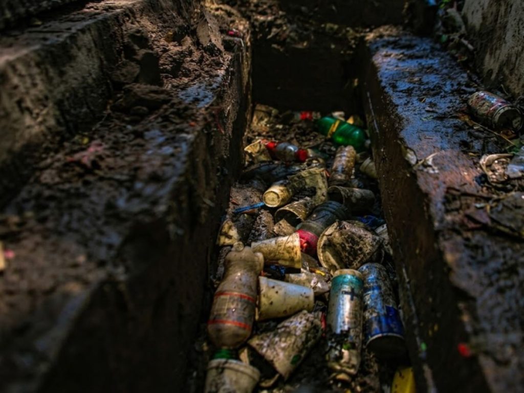 Basura-tragante-desechos-sólidos