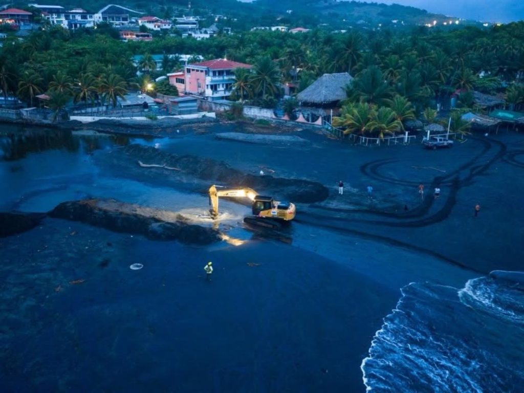 Bocana-excavadora-playa-olas