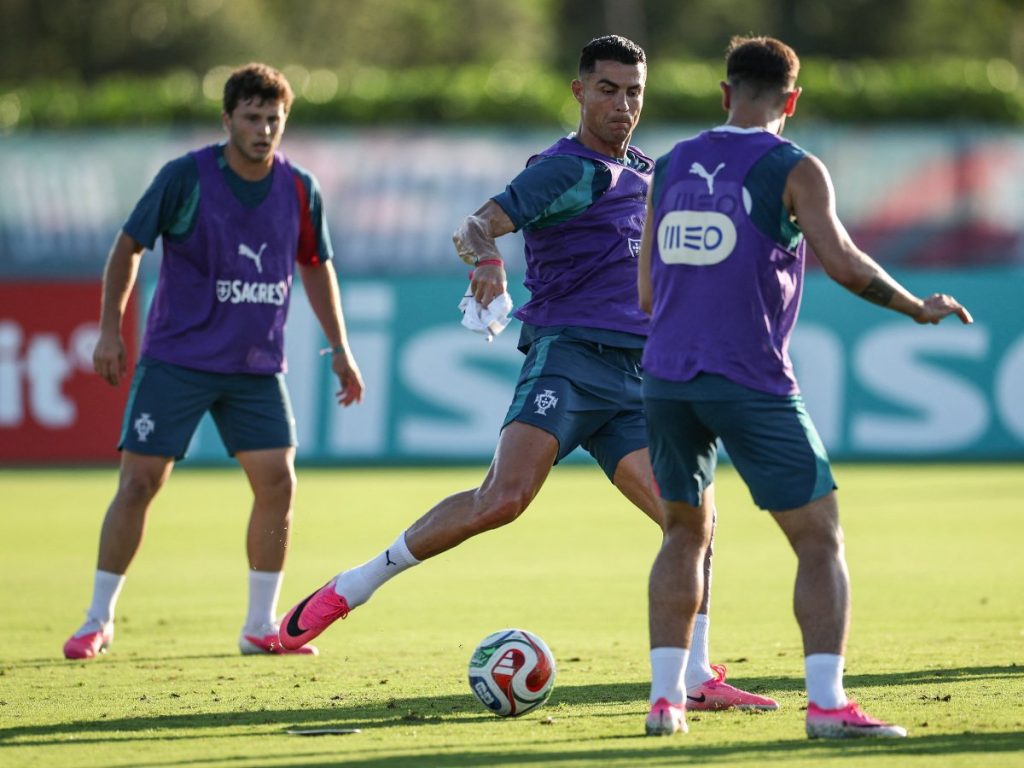 El encuentro se disputará en el Houston Stadium, en Texas, a las 12:00 del mediodía hora local, equivalente a las 11:00 a.m.