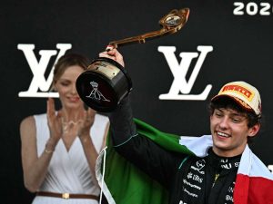 El piloto italiano de Mercedes, Kimi Antonelli, ganador del Gran Premio de Mónaco de Fórmula 1