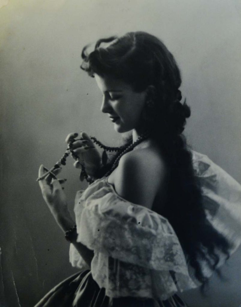 Evelyn Caminos de Sol fue una de las figuras más destacadas de los certámenes de belleza salvadoreños durante la década de 1950.