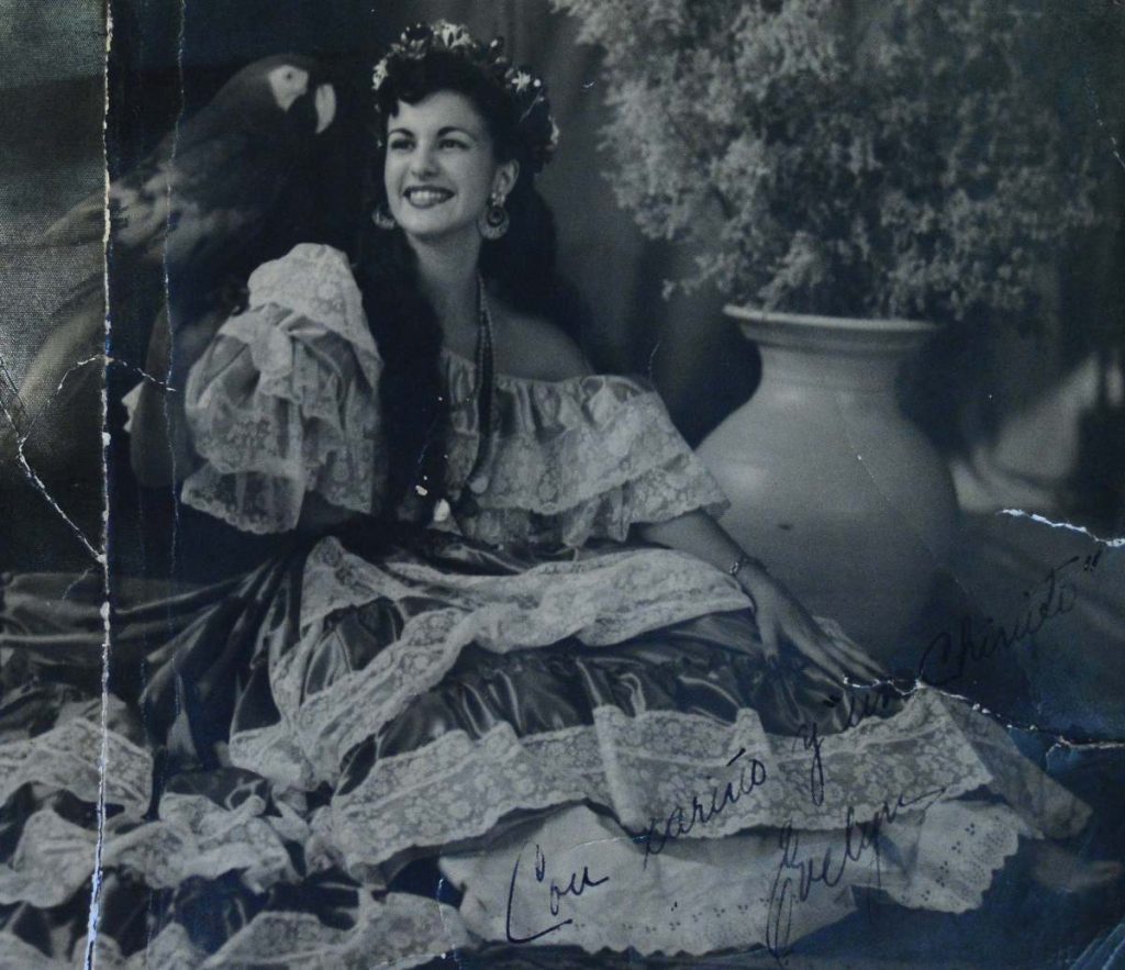 Evelyn Caminos de Sol fue elegida Reina del Café en 1953, uno de los certámenes de belleza más importantes de la época en El Salvador.
