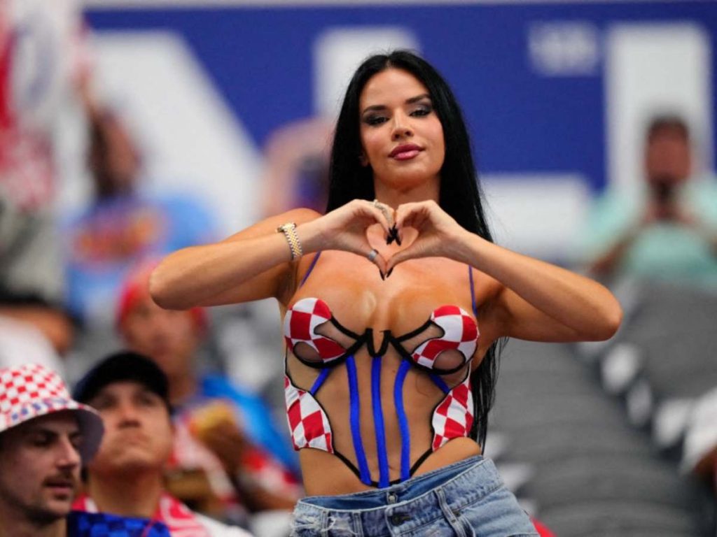La modelo croata participó en las actividades del Fan Festival de Los Ángeles, donde puso ritmo a la fiesta mundialista.
