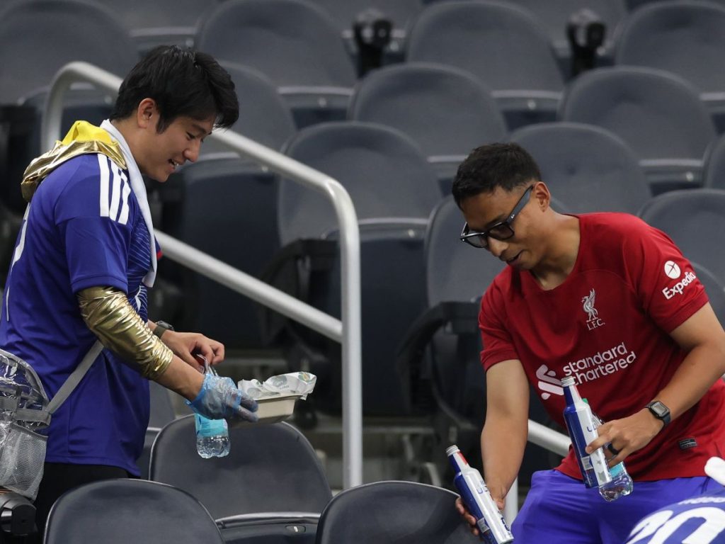 Japón-mundial-limpieza-estadio-aficionados