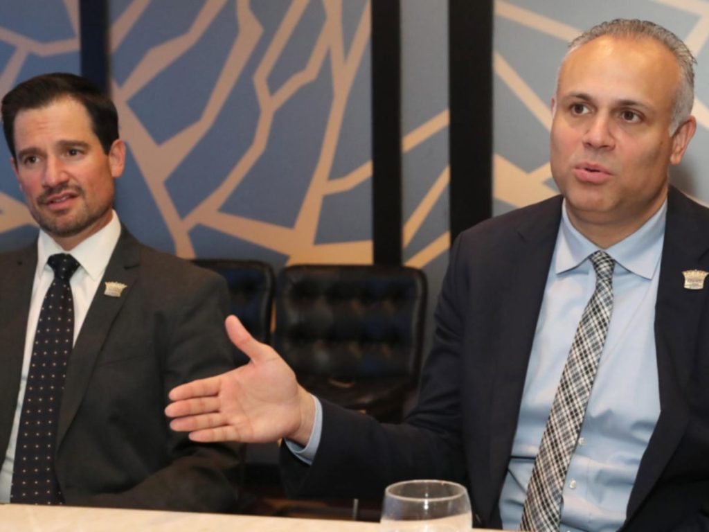 Juan Luis Morell (i) y Sinan Atlig Pfizer