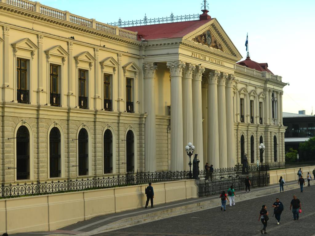 LM-Amanecer- Centro Histórico- Monumentos- Catedral- Plaza- Calles- Biblioteca