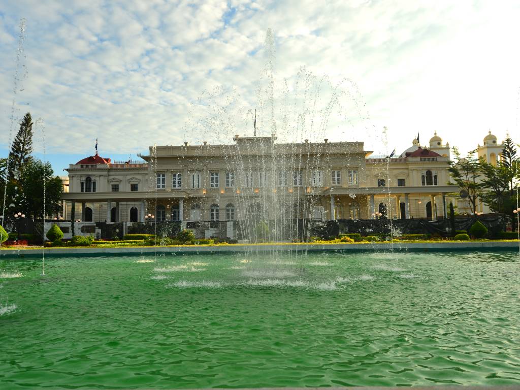 LM-Amanecer- Centro Histórico- Monumentos- Catedral- Plaza- Calles- Biblioteca