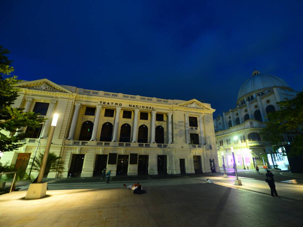 LM-Amanecer- Centro Histórico- Monumentos- Catedral- Plaza- Calles- Biblioteca