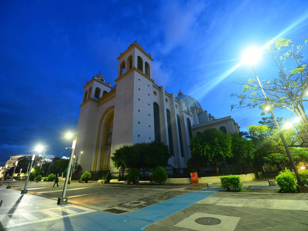 LM-Amanecer- Centro Histórico- Monumentos- Catedral- Plaza- Calles- Biblioteca
