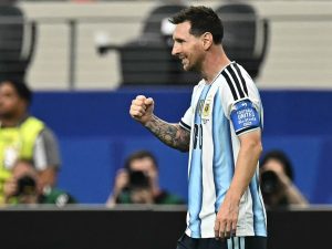 Messi marca y ya es el máximo goleador en solitario de la historia de los Mundiales. Foto AFP