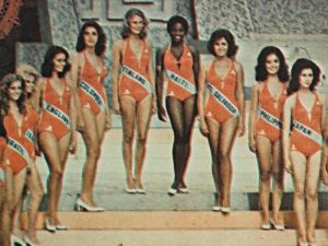 El Salvador fue sede de Miss Universo 1975, la primera edición del certamen realizada en Centroamérica.
