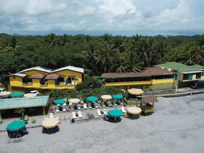 Esta playa de La Paz permite combinar descanso, comida accesible y contacto con la comunidad local.