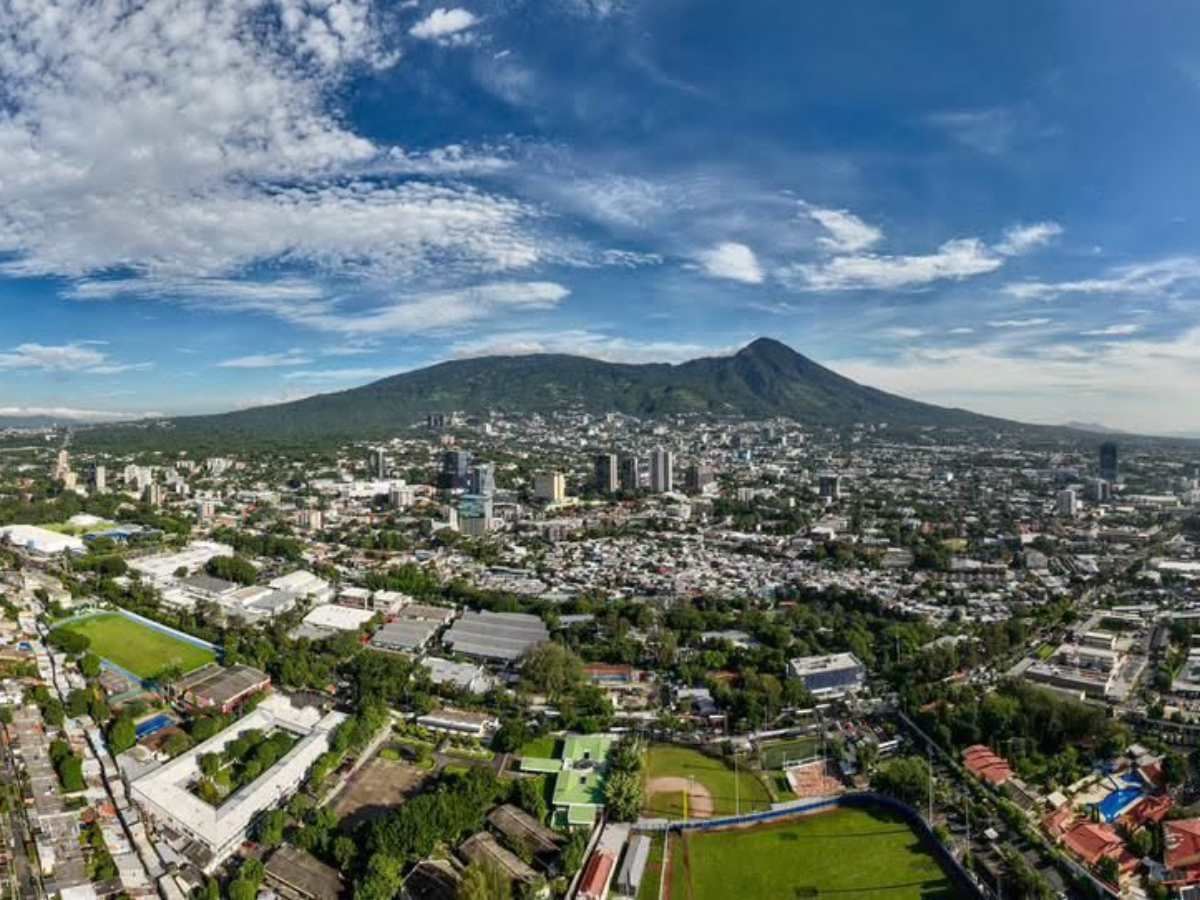 El Salvador atraviesa el primer período seco de la época lluviosa, con lluvias menos frecuentes desde el 23 de junio y ambiente caluroso en todo el país.