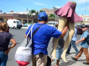 Vendedor-informal-trabajo-ventas-ambulante