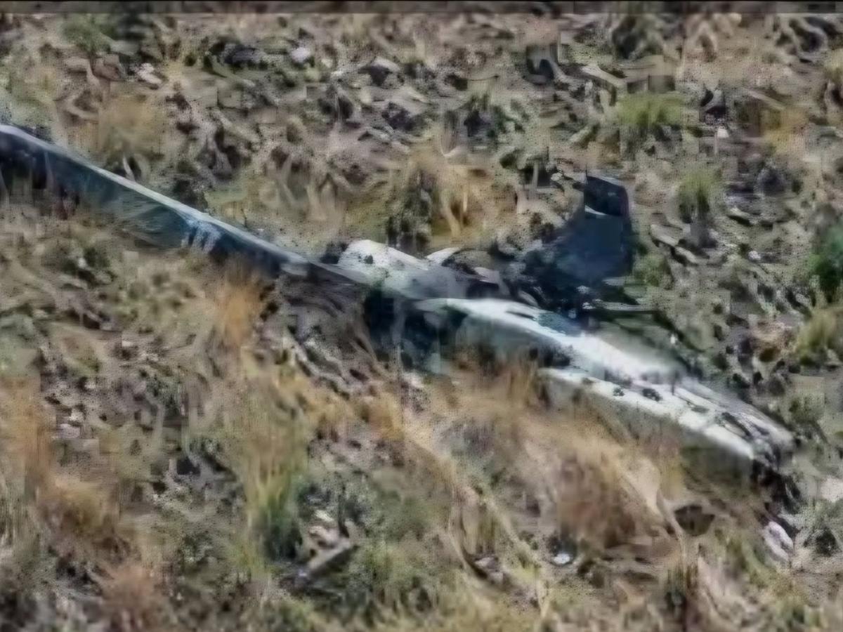 La avioneta militar Cessna FAB-409 cayó en el sector Cerro Sayari, en Cochabamba.