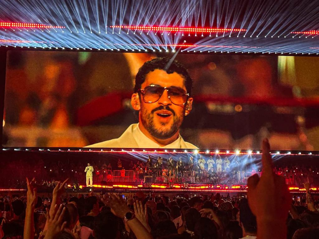Bad Bunny cerró este lunes su histórica residencia en Madrid tras diez noches y más de 640,000 espectadores, según cifras provisionales.