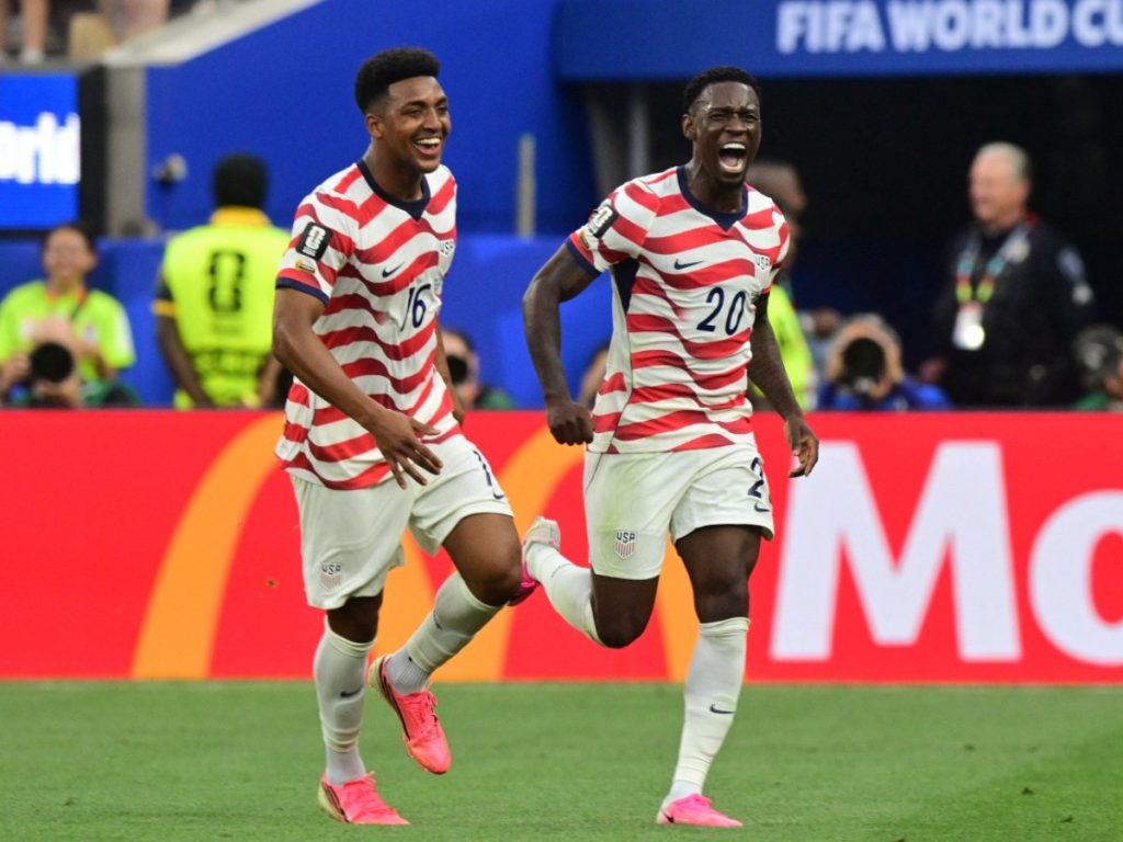 Folarin Balogun celebra uno de sus dos goles ante Paraguay en el Mundial 2026. Foto AFP