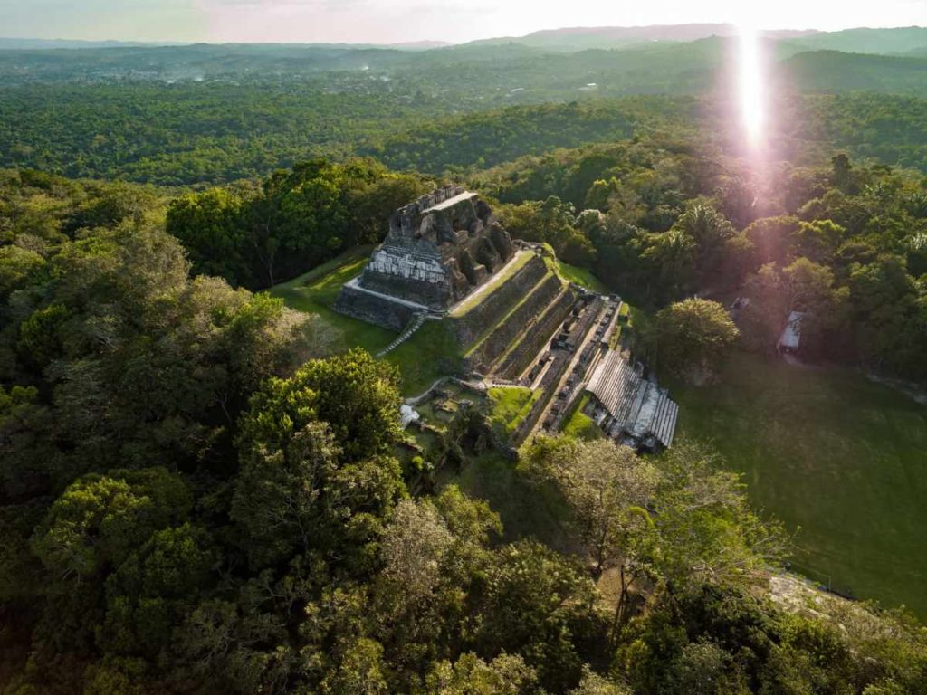 Playas, cultura maya y aventura destacan entre los atractivos de Belice.