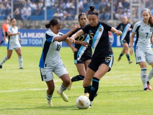 Brenda Cerén, partido de El Salvador vs Guatemala