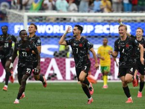 Stephen Eustaquio celebra su gol ante Sudáfrica. Foto AFP