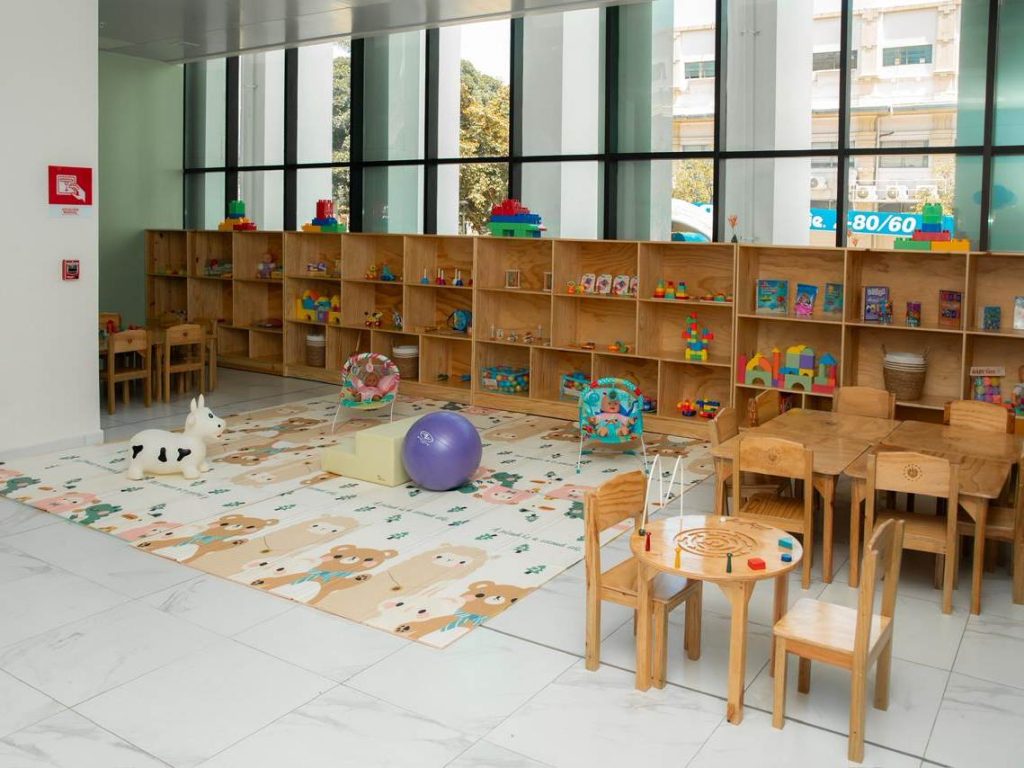 El nuevo Hospital Rosales incorpora espacios de apoyo para hijos del personal.