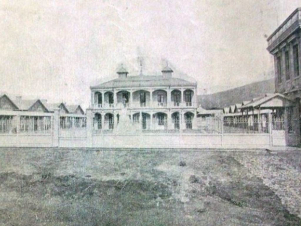 Imagen de archivo cortesía de Carlos Cañas Dinarte del antiguo edificio del hospital, el año 1903. Fotografía/ Cortesía