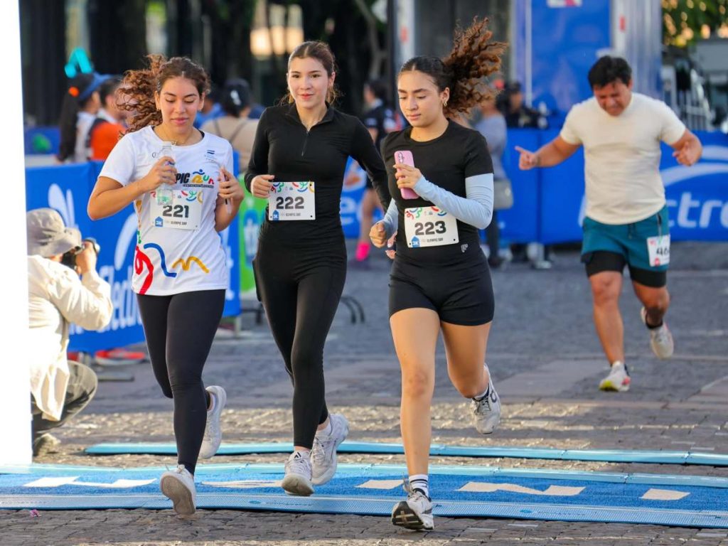 La Olympic Run 2026 reconoció el esfuerzo de los participantes en las categorías femenina y masculina de 3, 5 y 10 kilómetros.