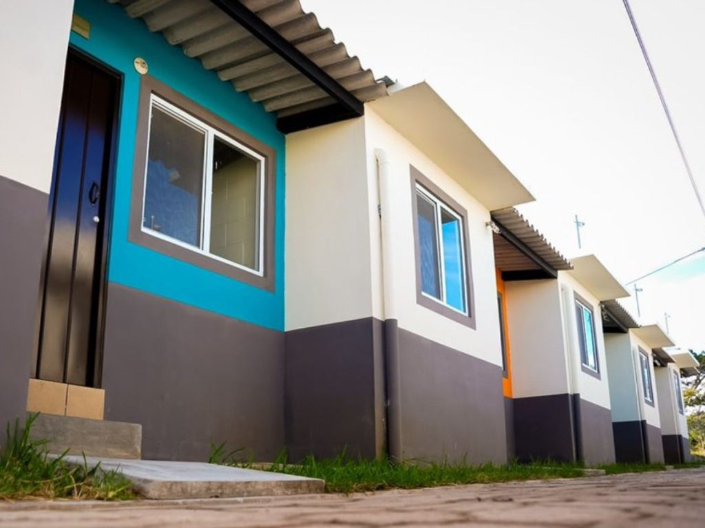 101 inmuebles pasarán a manos de FONAVIPO para beneficiar a familias salvadoreñas