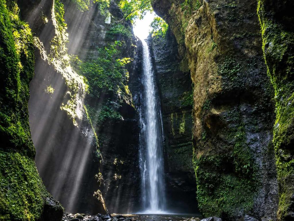Nahuizalco, ubicado a solo 9 kilómetros de Sonsonate, es un destino ideal para quienes buscan historia, comida típica y tradición local.